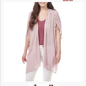 ⭐️3️⃣ for $20 ⭐️ Vince Camuto blue topper